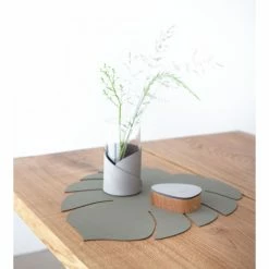 Neu 🤩 Lind DNA Monstera Leaf Nupo Tischset - Größe L: 42x35 Cm - Army Green 🎁 -Lind DNA Shop unnamed file 1696